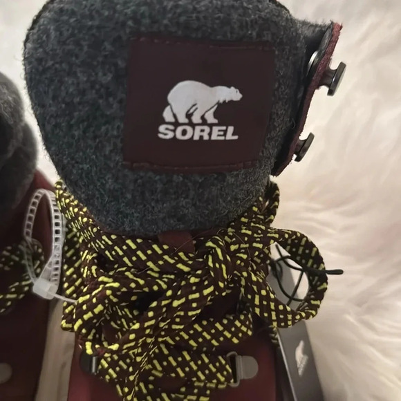 NWT Sorel Women’s Kinetic Breakthru Conquest Sneaker Boots Size 7.5. Burgandy - Picture 7 of 9